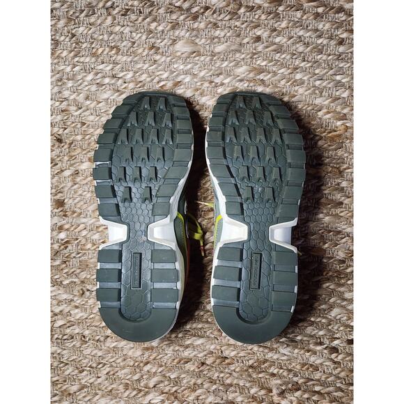 Athletic_Shoes